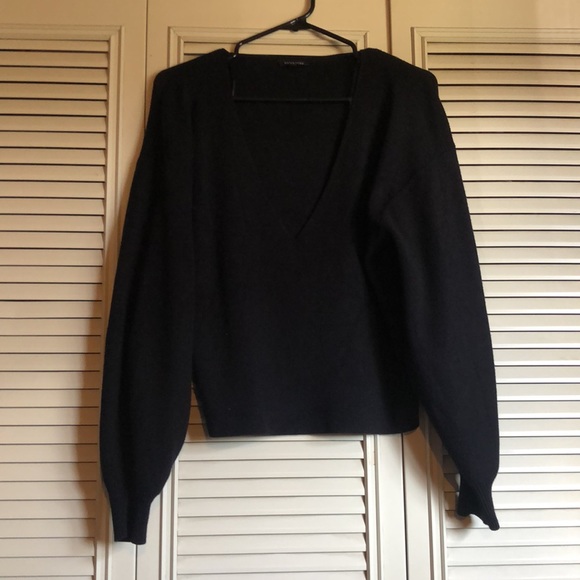 [SOLD] Dynamite Sweater - Picture 3 of 5